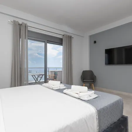 Laconian Blue Apartment *